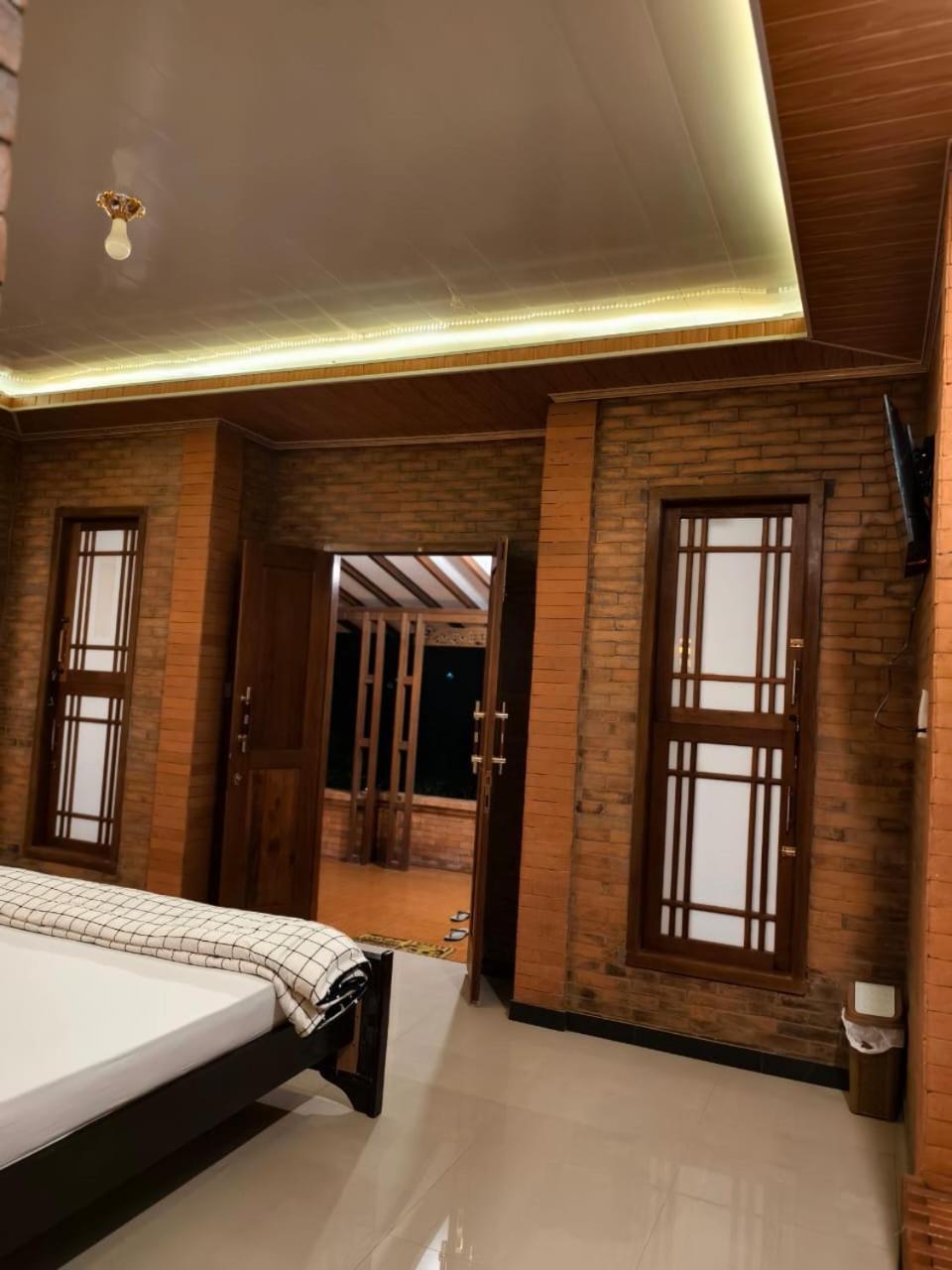 Lotus 2 Guest House Магеланг Экстерьер фото